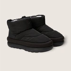 UGG®
CLASSIC MAXI MINI size 7
